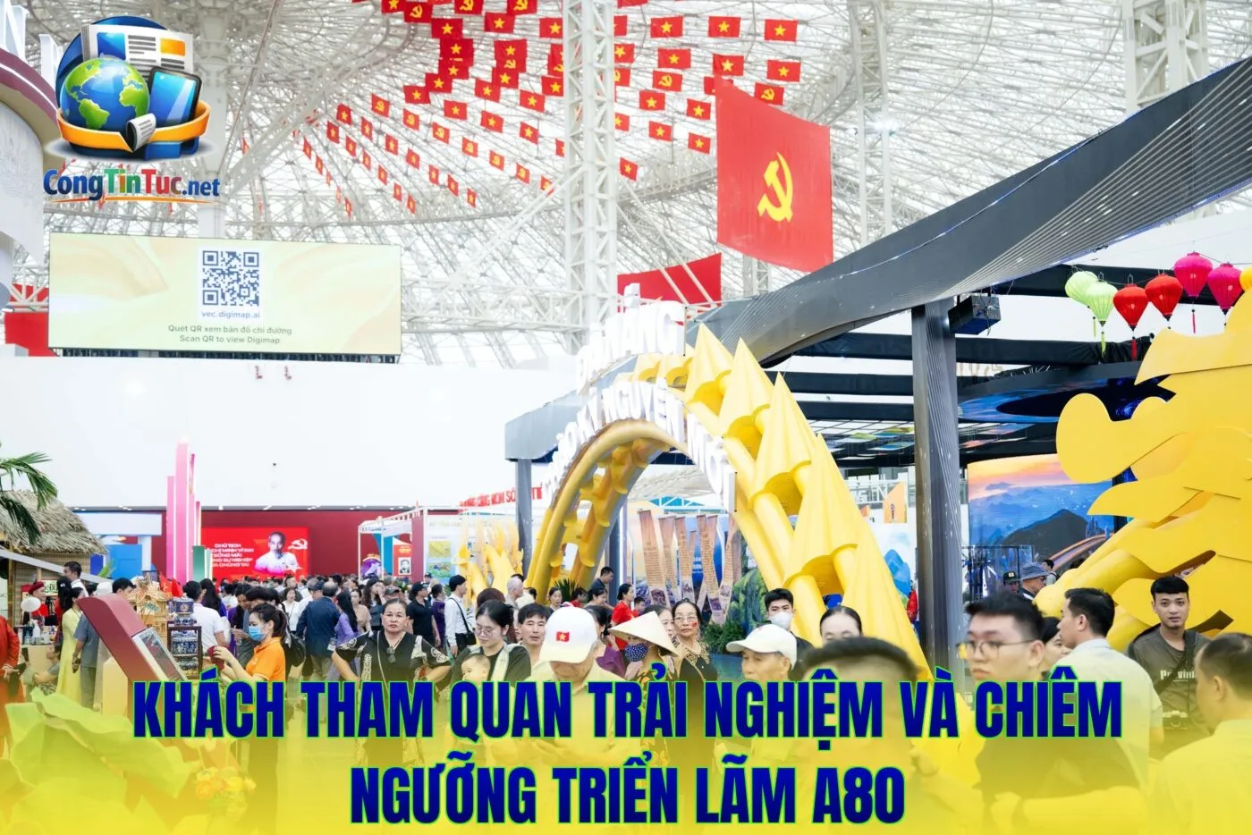 Khách tham quan trải nghiệm và chiêm ngưỡng triển lãm A80