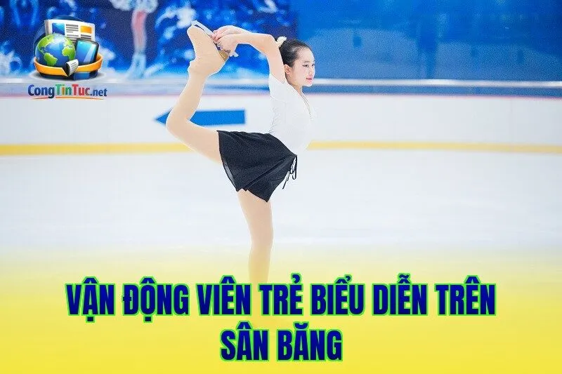 Vận động viên trẻ biểu diễn trên sân băng